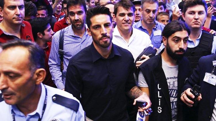 <p><strong><span style="color:#FFD700">Jose Sosa</span><br />
<br />
Milan'dan Trabzonspor'a</strong></p>
