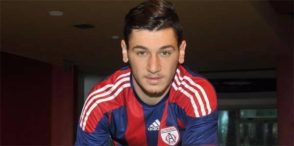 <p><strong><span style="color:#FFD700">Kerim Avcı</span><br />
<br />
Demir Grup Sivasspor'dan Altınordu'ya</strong></p>
