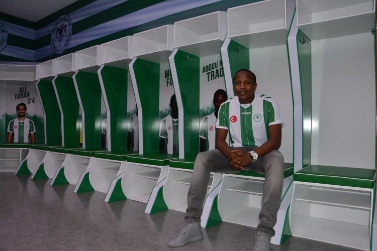 <p><strong><span style="color:#FFD700">Lebogang Manyama</span><br />
<br />
Cape Town'dan Atiker Konyaspor'a</strong></p>