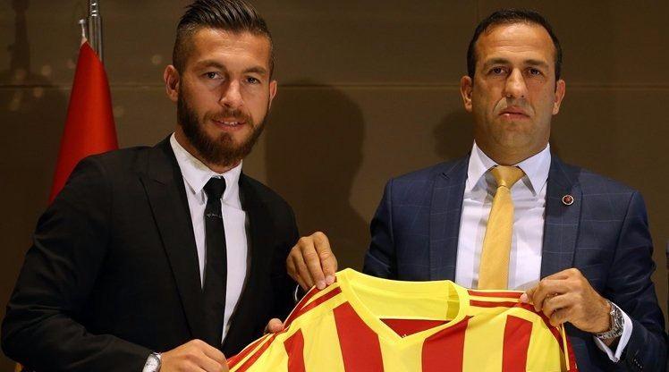 <p><strong><span style="color:#FFD700">Adem Büyük</span><br />
<br />
Kasımpaşa'dan Yeni Malatyaspor'a</strong></p>
