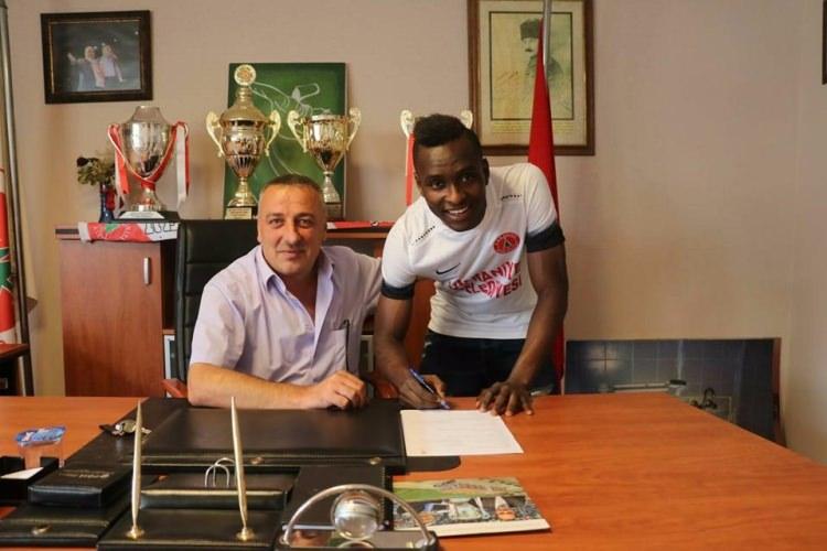 <p><strong><span style="color:#FFD700">Jean-Armel Drolé</span><br />
<br />
Antalyaspor'dan Ümraniyespor'a</strong></p>
