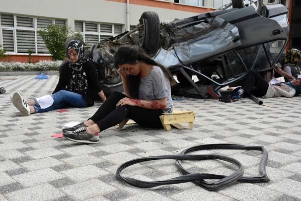 <p>Tatbikatın yaşanan olaylar karşısında daha soğukkanlı olmalarını  sağladığına dikkati çeken Sürücügil, şunları söyledi:</p>
