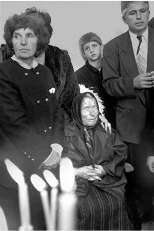<p>1942'de ise Bulgaristan'ın sosyalist bir ülke olacağını öngörmüş, Kral Boris'e ise Ağustos 1943'te öleceğini söylemişti ki Kral 28 Ağustos'ta ölürken, 1944'te Bulgaristan komünist bir ülke oldu.<br />
</p>