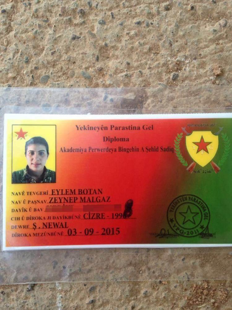 <p>Türk Silahlı Kuvvetlerinin (TSK), Suriye'nin Türkiye sınırındaki terör tehditlerine yönelik hava saldırısında imha edilen PYD PKK karargahlarında etkisiz hale gelen militanların arasında Türkiye doğumlular dikkati çekti.</p>
