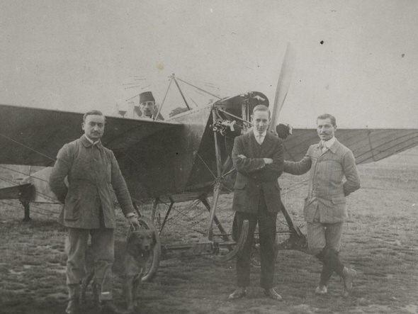 <p>Paylaşılan fotoğraflar arasında o dönemde İstanbul'dan Kahire'ye giden "Osmanlı Tayyare Bölükleri" ile Bristol Havacılık Okulu'nda havacılık eğitimi alan pilotların fotoğrafları da yer aldı.  </p>
