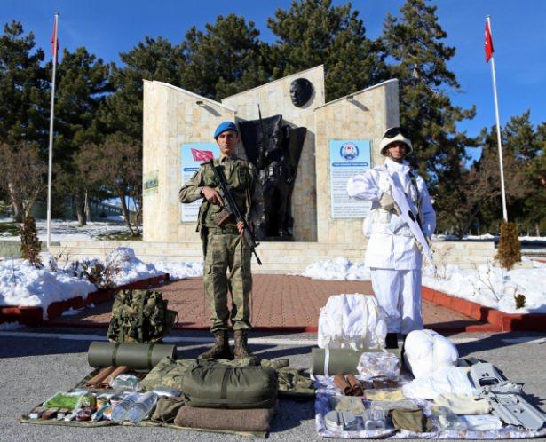 <p>Türk Silahlı Kuvvetleri'nin en seçkin birliklerinden 1. Komando Tugayı'nda, envantere yeni giren ve askerler tarafından kullanılmaya başlanan yeni tip botlar ve milli piyade tüfeği ile kullanımda olan silah ve diğer teçhizat basına tanıtıldı.</p>