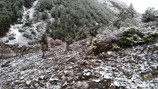 <p>Buna göre, Bitlis’te konuşlu 10’uncu Komando Tugay Komutanlığı tarafından, 6-8 Mart’ta Güroymak ilçesi kırsalında "Şehit Jandarma Uzman Çavuş İslam ÇAKAR-3" operasyonu icra edildi.</p>
