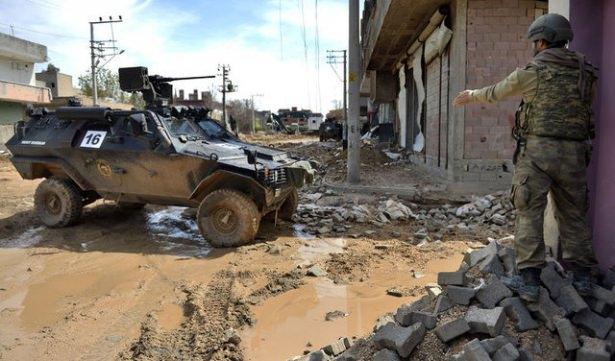 <p>PKK’nın, kış başında kent merkezlerine çektiği çatışma ortamını, baharla birlikte kırsala doğru genişletmek isteyeceği değerlendiriliyor.</p>
