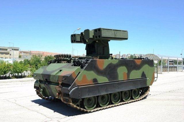 <p><strong>ATILGAN</strong><br />
Atılgan; Kaideye Monteli Stinger (KMS) projesi için üretilen M113 zırhlı personel taşıyıcısını alt platform olarak kullanan, kızılötesi (ısı) güdümlü FIM-92G Stinger füzesini ana silah olarak kullanan ve öz savunması için bir adet 12,7 mm çaplı makinalı tüfek kullanan alçak irtifa hava savunma sistemi.</p>