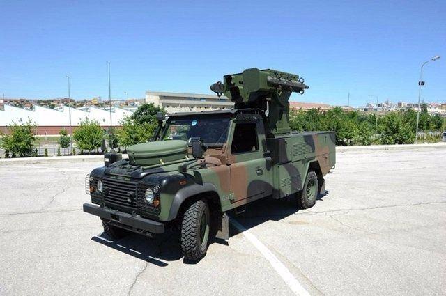 <p><strong>ZIPKIN</strong><br />
Zıpkın; ASELSAN tarafından milli imkânlarla üretilen, temel silah olarak atışa hazır 4 adet FIM-92 Stinger füzesini kullanan, çeşitli algılayıcılar ile donatılmış ve tüm fonksiyonları bilgisayar tarafından denetlenen bir Alçak İrtifa Hava Savunma Sistemi.</p>
