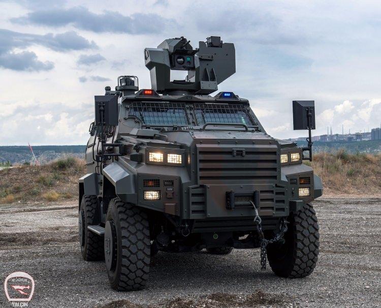 <p>Göreve hazır<br />
<br />
Ankara'dan demiryolu ile sevk edilen zırhlı araçlar, Gaziantep'e ulaştı. Tren garında vagonlardan indirilen araçlar, buradan Güneydoğu'ya gönderildi. Ankara'dan demiryoluyla sevk edilen ve Gaziantep'e ulaşan zırhlı araçlar, tren garında vagonlardan indirildi ve emniyet tedbirleri arasında karayoluyla Güneydoğu'ya hareket etti. Zırhlı araçların, sokağa çıkma yasağı ve terör örgütü PKK'ya yönelik operasyonların sürdüğü ilçelerde kullanılacağı bildirildi.</p>