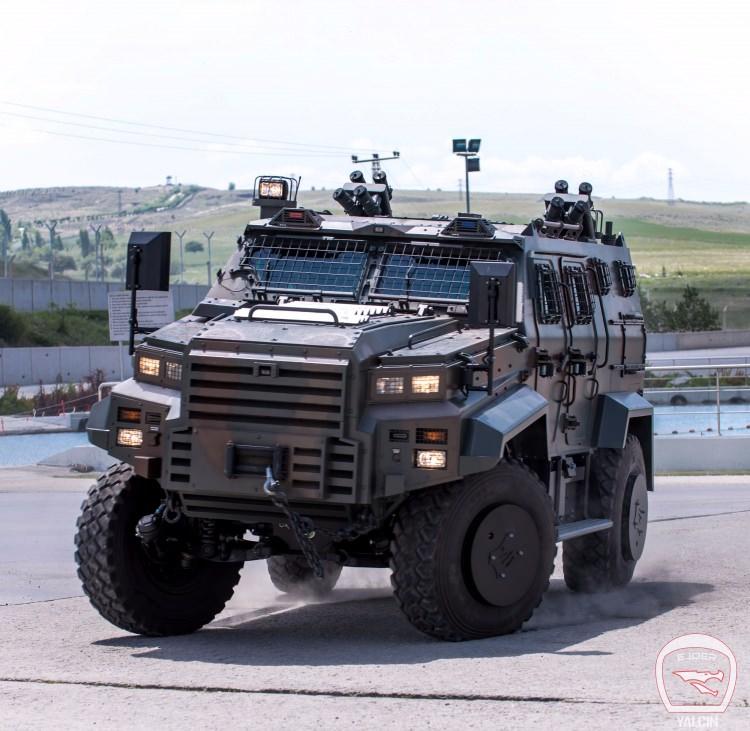 <p>Anayurt güvenliği kapsamında, Emniyet Genel Müdürlüğü ve Savunma Sanayii Müsteşarlığı'nın ana yüklenicisi ve önemli oyuncularından biri olan Nurol Makina ve Sanayi A.Ş savunma sanayinin yapı taşı ve ihtiyaçlarından olan zırh çelikleri ve zırhlı araç alt sistemlerini en özgün şekilde üretiyor. Bu kapsamda üretilen Ejder Yalçın 4X4, askeri birliklerin ve güvenlik güçlerinin kırsal ve kentsel alanlardaki harekat ihtiyaçlarına cevap veren, her türlü arazi ve çevre koşulunda dinamik ve atik, yüksek balistik zırh ve mayın korumasıyla güvenli, modüler, çok yönlü, bakımı ve idamesi kolay bir muharebe aracı olarak dikkat çekiyor.</p>