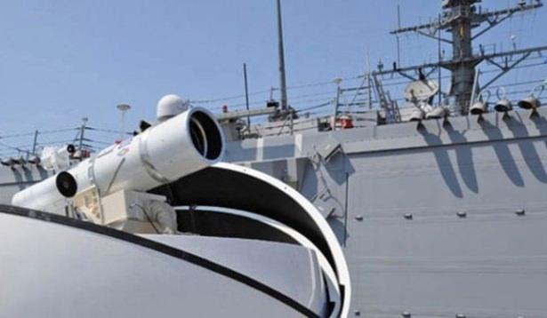 <p>Işık; seyir füzesi SOM, Nüfuz Edici Bomba ve F16 uçakları için geliştirilen Elektronik Harp Podu Projesi’ni anlattı. Işık, TÜBİTAK’ın geliştirdiği Deniz Altı Taktik Simülatörü’nün de tamamen yerli olarak geliştirildiğini bildirdi.</p>

<p> </p>

