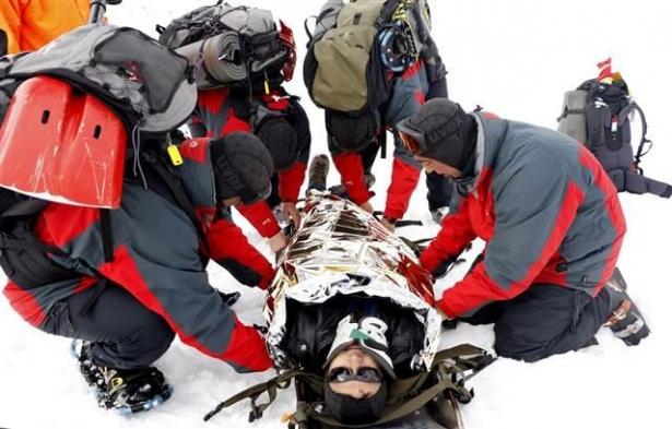 <div>Birlik, deprem, göçük ve yangın olaylarına ise her an hazır bekliyor. Ayrıca olası bir deprem ve göçük anında ise sağlık ve müdahale konteynırları ile hazırda bekleyen birlik, karargahtan olay yerine en geç 3 saat içerisinde intikal edebiliyor. </div>
<div> </div>