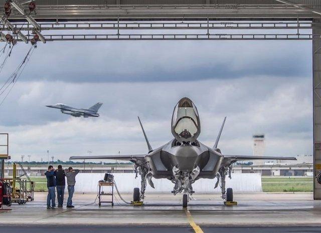 <p><strong>Havadan karaya füzeler:</strong></p>

<p>AGM-88 HARM</p>

<p>AGM-158 JASSM</p>

<p>Brimstone</p>

<p>Lockheed Martin JAGM</p>

<p>Storm Shadow</p>

<p>SOM</p>
