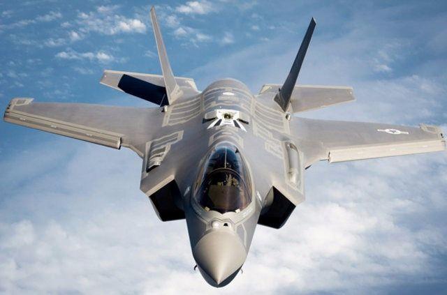 <p>F-35'i uçuran ve savaş ortamı tatbikatlarına katılan pilotlara göre bu uçakta dördüncü nesil uçaklarda tahmin edilenden çok daha iyi yetenekler mevcut.</p>

<p> </p>

<ul>
</ul>

<ul>
</ul>
