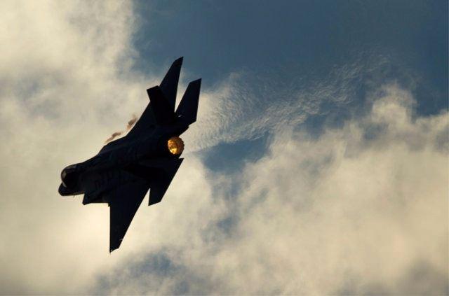 <p>Geliştirme aşamasında karşılaşılan tasarım kusurları, maliyet ve teknik sıkıntılara rağmen, 120'den fazla savaş pilotu, 100 civarı F-35 ile 75.000 saat test uçuşu gerçekleştirmiş durumda.</p>

<p> </p>

<ul>
</ul>

<ul>
</ul>
