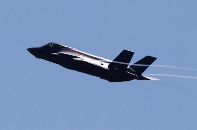 <p>24 yılını F-16 savaş pilotu olarak geçiren ABD Hava Kuvvetleri Komutanı Scott Pleus, F-35'lerin 4. neslin en iyi uçakları olduğunu ve düşmanlarının bu durumdan korkmaları gerektiğini belirtti.</p>

<p> </p>

<ul>
</ul>

<ul>
</ul>
