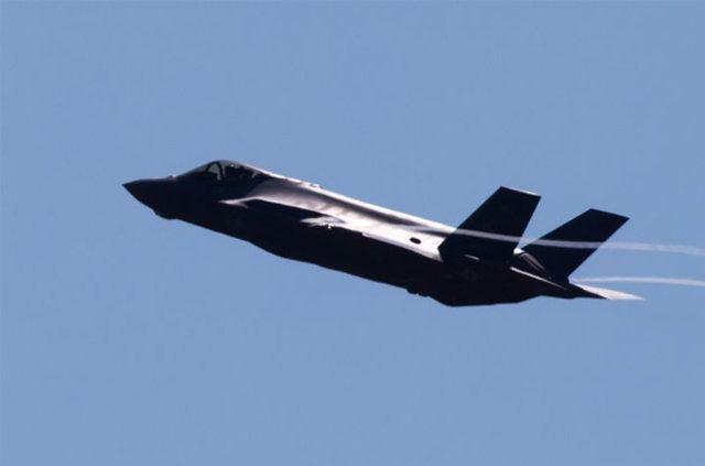 <p>F-16 ve F-18 gibi savaş uçaklarından dört kat daha etkili olduğu belirtilen F-35'lerin, gelecek 40 yılın taarruz uçağı olması öngürülüyor. </p>
<p> </p>
<ul>
</ul>
<ul>
</ul>