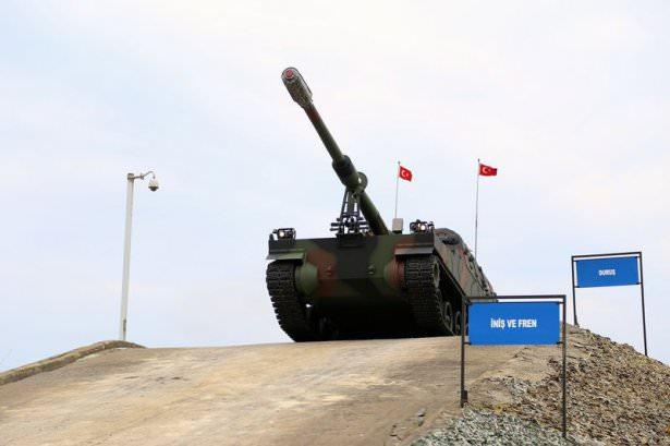 <p>47 ton muharebe ağırlığına sahip Fırtına Obüsü, 1000 beygir gücündeki motoru sayesinde her türlü arazi şartlarında hareket kabiliyetine sahip. 360 kilometre hareket sığasına sahip olup, süratle mevzi değiştirebiliyor. Obüslerin, üretim sonrası çeşitli parkurlarda test ediliyor. </p>
