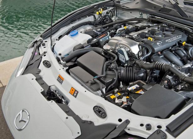 <p>Geçmişte 'Roadster'leri tekrar popüler yapan otomobil olarak da nam salan MX-5'in bu son versiyonu, 1.5 ve 2.0 litrelik dört silindirli iki motor seçeneğine sahip. </p>