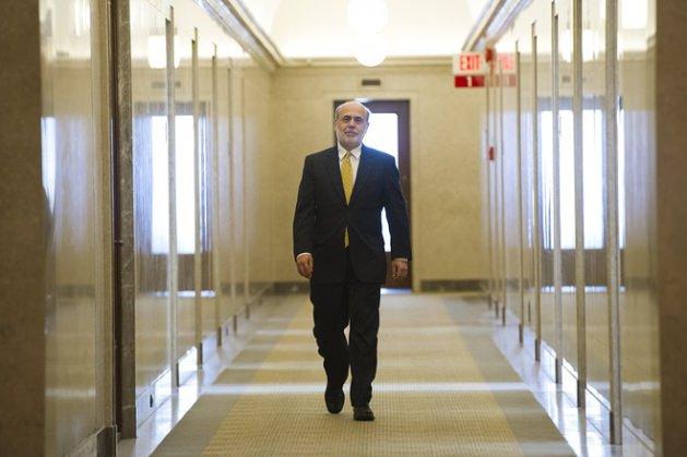 <p>Ve 31 Ocak 2014. Ben Bernanke görev süresinin son gününde Fed binasındaki ofisinden çıkarak asansöre doğru yol alıyor.</p>