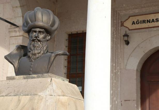 <p>    Hacı Paşa Câmii (Kayseri’de)</p>
