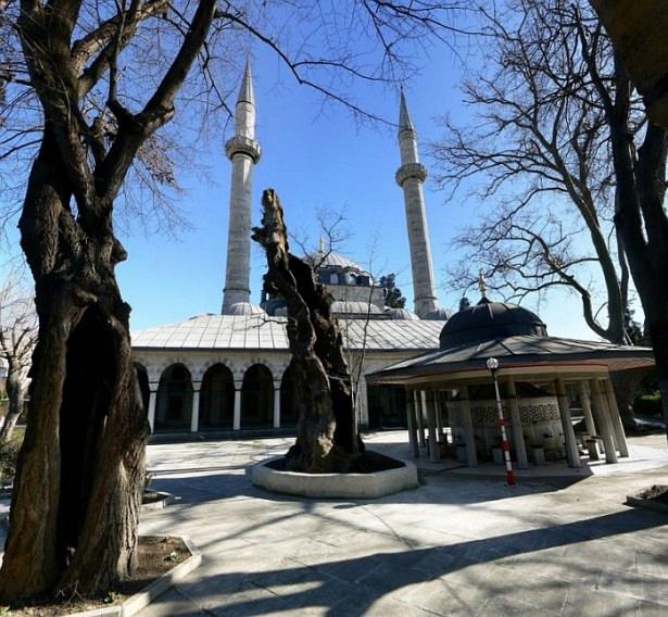 <p>Üsküdar Atik Valde Camii</p>

