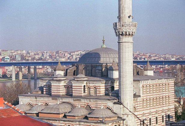 <p>Eyüp Zal Mahmut Paşa Camii</p>
