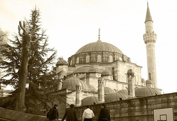 <p>Sokullu Mehmet Paşa Camii</p>
