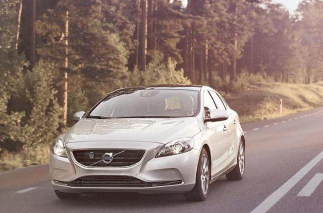 <p>VOLVO OTOMATİK V40 T3 Momentum 133.660 TL</p>

<p> </p>
