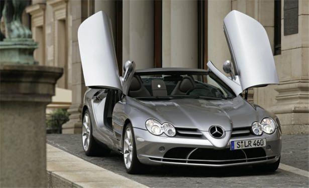 <p>Mercedes-Benz SLR McLaren<br />
<br />
Yıl: 2003–2010</p>
