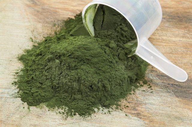 <p><strong>Spirulina</strong></p>

<p>Spirulina yüksek besin değerine sahip ve sağlığa yararlı olduğu bilinen bir su yosunudur. Spirulina pek çok kişi tarafından kalp sorunları veya metabolizmayla ilgili şikayetler için önerilmektedir.<br />
<br />
<strong>Kalori: 20<br />
Yağ: 0.5 g<br />
Kolesterol: 0 mg<br />
Sodyum: 73 mg<br />
Karbonhidrat: 1.7 g<br />
Lif: 0.3 g<br />
Şeker: 0.2 g<br />
Protein: 4g.</strong></p>
