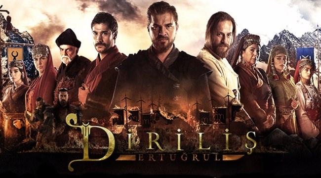 <p><strong>Diriliş Ertuğrul</strong><br />
<br />
Diriliş Ertuğrul dizisi ise ilk sezonunda İstanbul - Riva ve Beykoz Kundura Fabrikası’dan setlerinde çekildi.Özellikle Riva’da oba ve savaş sahneleri çekilen Diriliş Ertuğrul dizisinin diğer sahneleri daha çok Beykoz bölgesinde kurulan sette çekildi.<br />
 </p>
