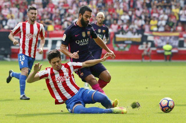<p>Arda Turan, İspanya Birinci Futbol Ligi'nin (La Liga) 6. haftasında, Barcelona'nın deplasmanda Sporting Gijon'u 5-0 yendiği maçta takımının galibiyetinde pay sahibi oldu.</p>