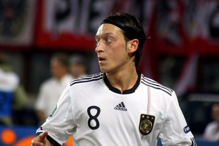 <p>MESUT ÖZİL</p>

<p>Almanya</p>
