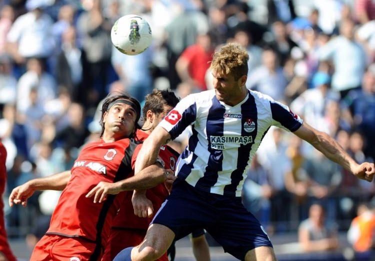 <p>AZAR KARADAŞ</p>

<p>Norveç</p>
