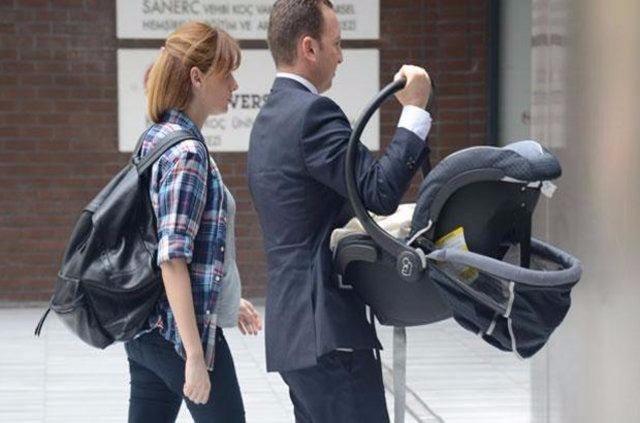 <p>Batu Aksoy'un ise eşi Gözde Aksoy ile evliliğinden bir çocuğu bulunuyor.</p>