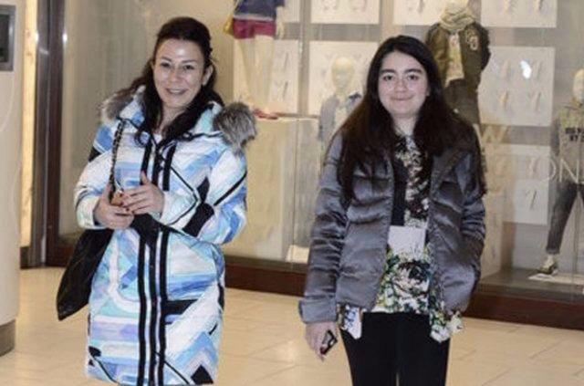 <p>Gizem Bilen(fotoğraftaki), Gözdem Bilen</p>
<p>VELİAHTI OLDUKLARI SERVET: 700 MİLYON DOLAR</p>