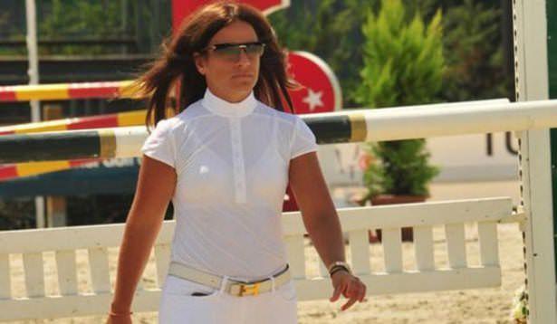 <p>Sabancı Holding yönetim kurulu üyesi Sevil Sabancı'nın kızı: </p>
<p>*Melisa Tapan</p>
