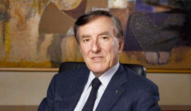<p>Eczacıbaşı Holding Yönetim Kurulu Başkanı Bülent Eczacıbaşı'nın çocukları: </p>
<p>*Emre Eczacıbaşı<br />
*Esra Eczacıbaşı</p>