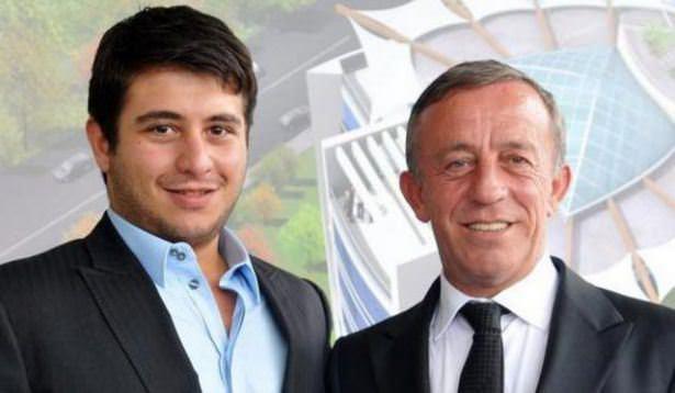 <p>Ali Ağaoğlu ve oğlu Alican Ağaoğlu...</p>
<p> </p>