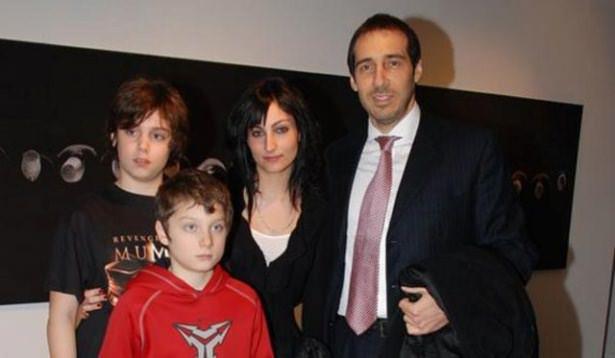 <p>Leyla Alaton'un oğulları Efe Eros ve Alp Atlas (soldan birinci ve ikinci)</p>

<p> </p>
