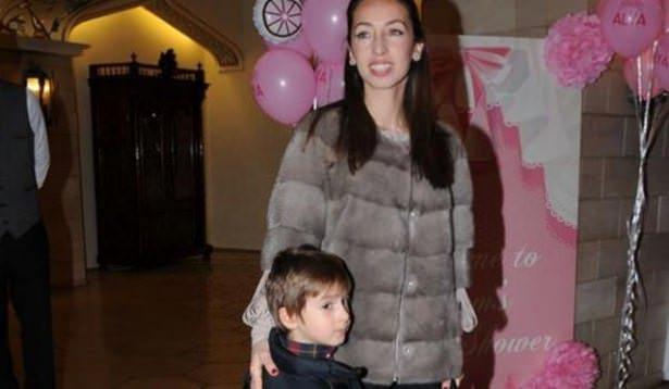 <p>Erdal Aksoy'un kızı Banu Aksoy Tarakçıoğlu'nun oğlu</p>
<p>*Kaan Tarakçıoğlu</p>