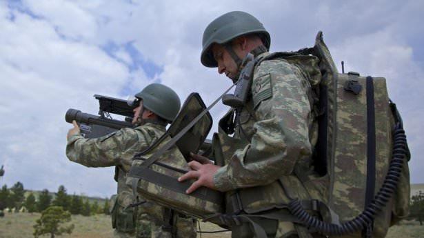 <p>AA ekibi, Konya Hava Savunma Okulu ve Eğitim Merkezi Komutanlığı'ndaki milli üretim kaideye monteli stinger füze sistemi Atılgan ve Zıpkın'ı görüntüledi.</p>