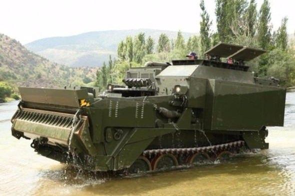 <p>KUNDUZ - AZMİM <br />
<br />
Türk ordusunun amfibik zırhlı aracı Kunduz-Azmim, hem karada hem de suda görev yapabiliyor.</p>