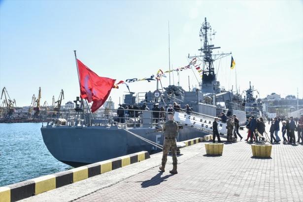 <p>Türk Deniz Kuvvetleri fırkateynlerinden TCG Salih Reis ve korvetlerinden TCG Bartın, Ukrayna'nın Odessa limanına geldi</p>

