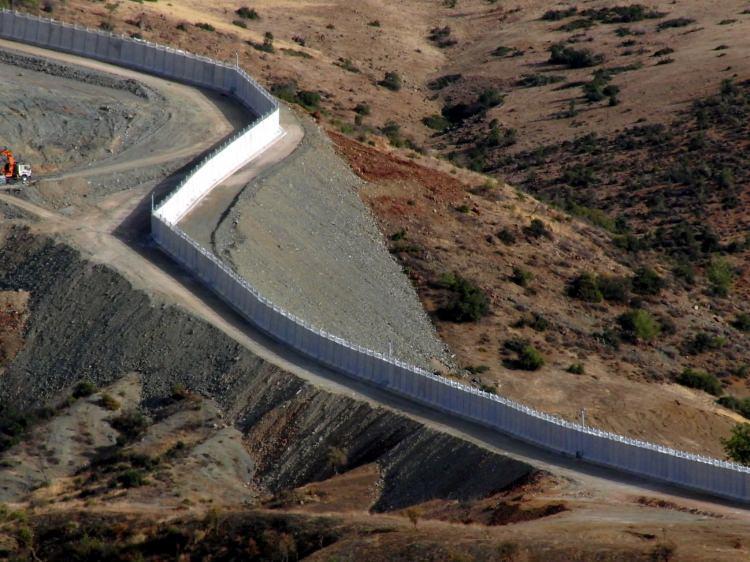 <p>Şu anda Valiliğimiz tarafından yapılan 5 kilometrelik kısmın yüzde 95'i tamamlandı.</p>