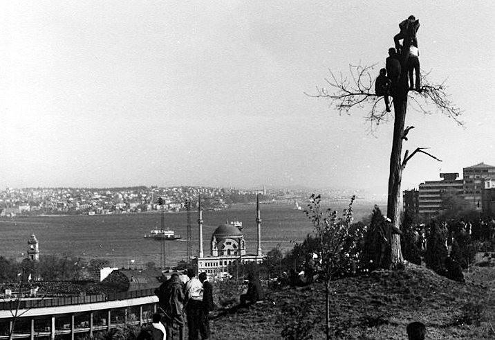 <p>Beleştepe'de maç izleyen taraftarlar - 1971</p>
