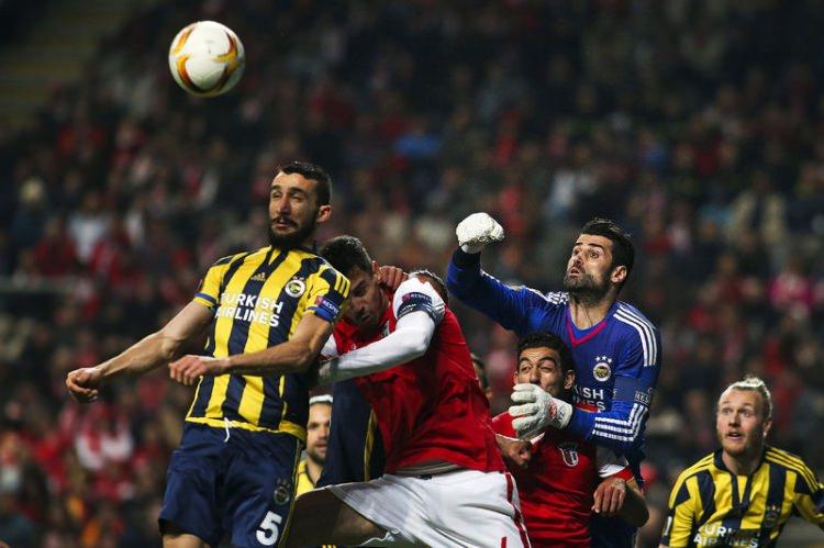 <p>Avrupa futbolunda tüm dengeleri sarsacak ve Türk takımlarını Şampiyonlar Ligi'nin dışında bırakacak bir senaryo yüksek sesle konuşulmaya başlandı. </p>
